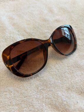 Steve Madden Tortoiseshell Oversized Sunglasses - Brown Lenses